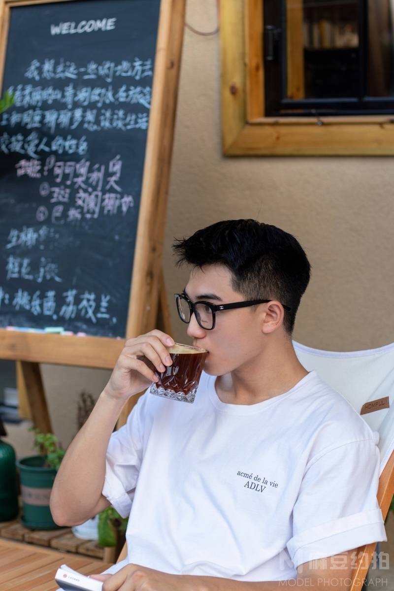 情绪模特