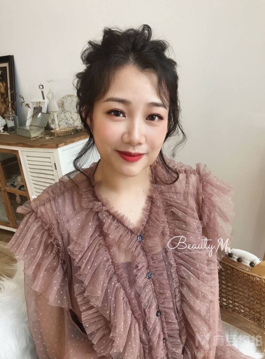 妆容模特