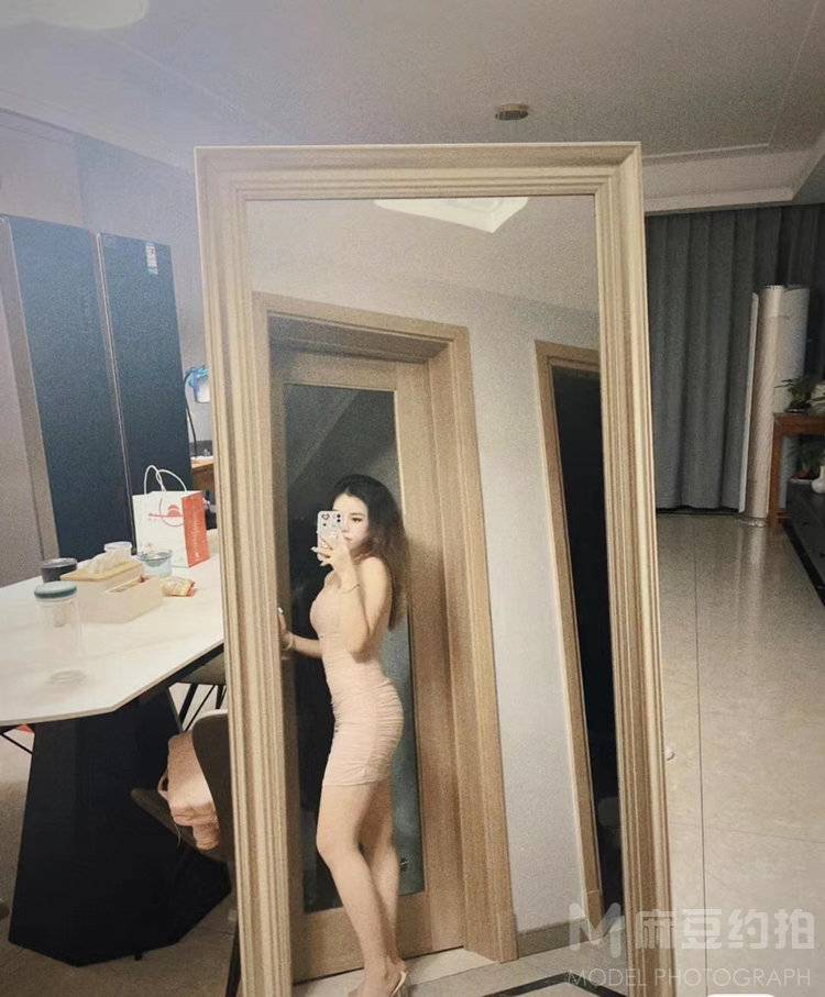 黑白模特