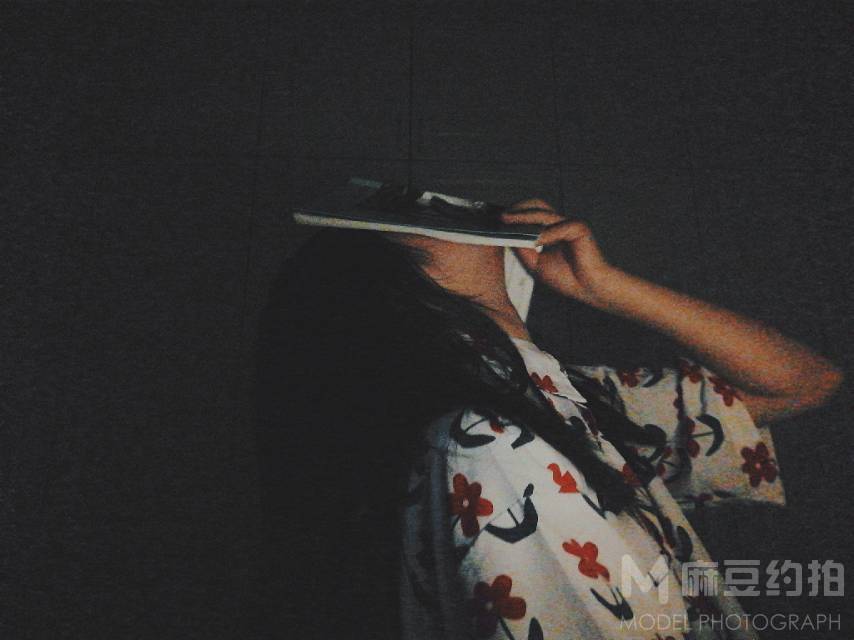 情绪模特
