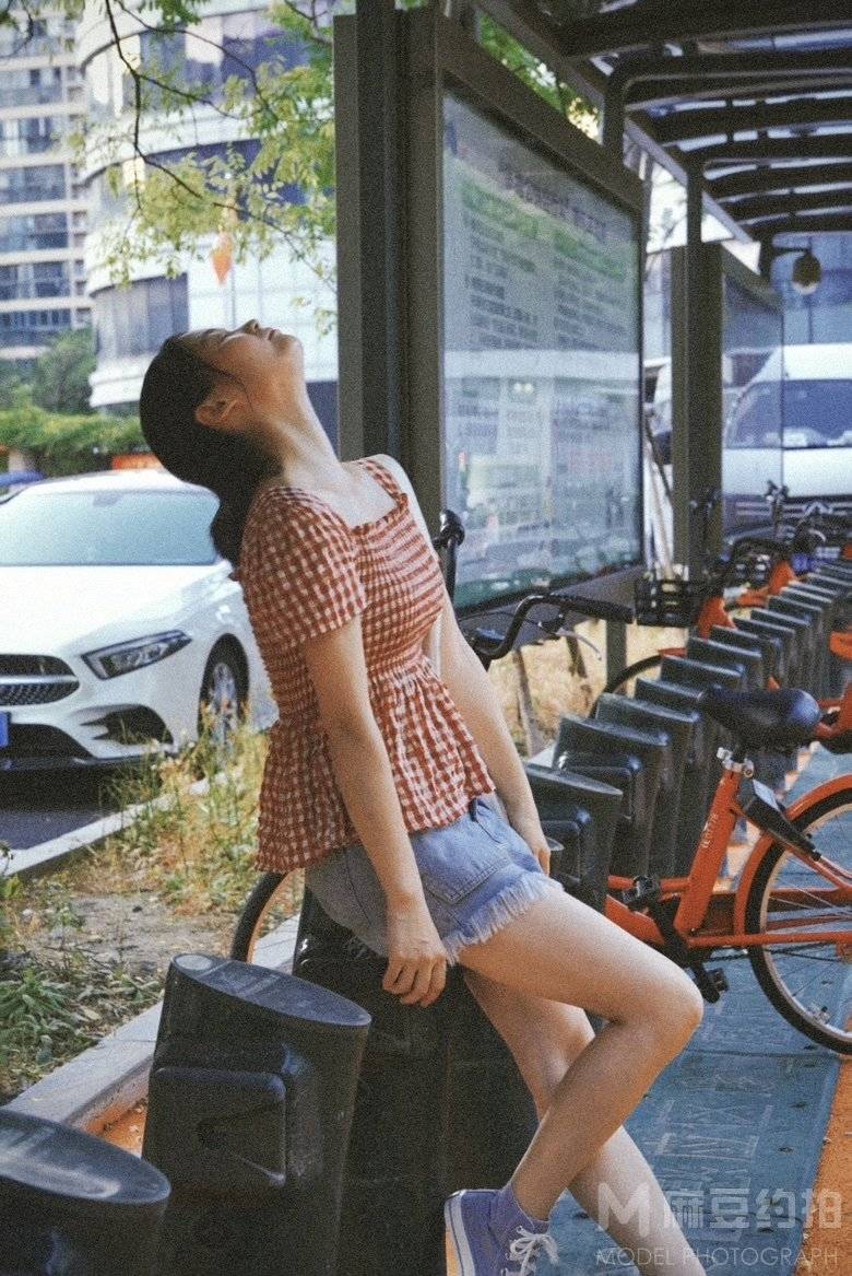 情绪模特