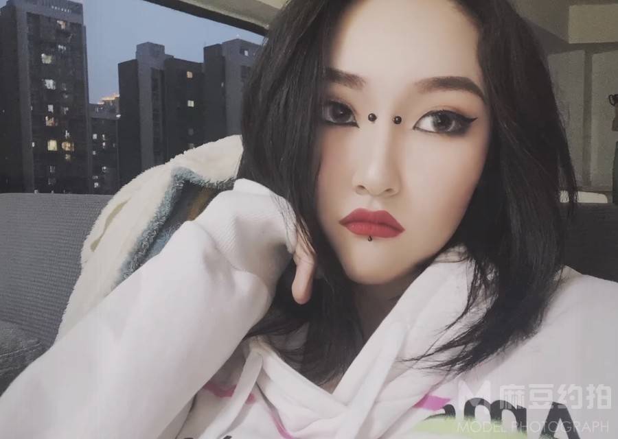 情绪模特