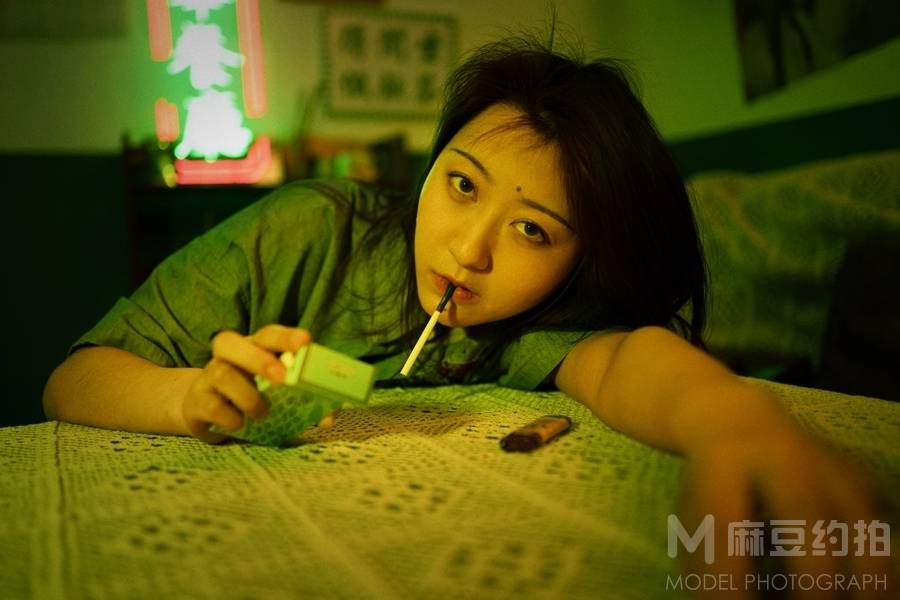 情绪模特