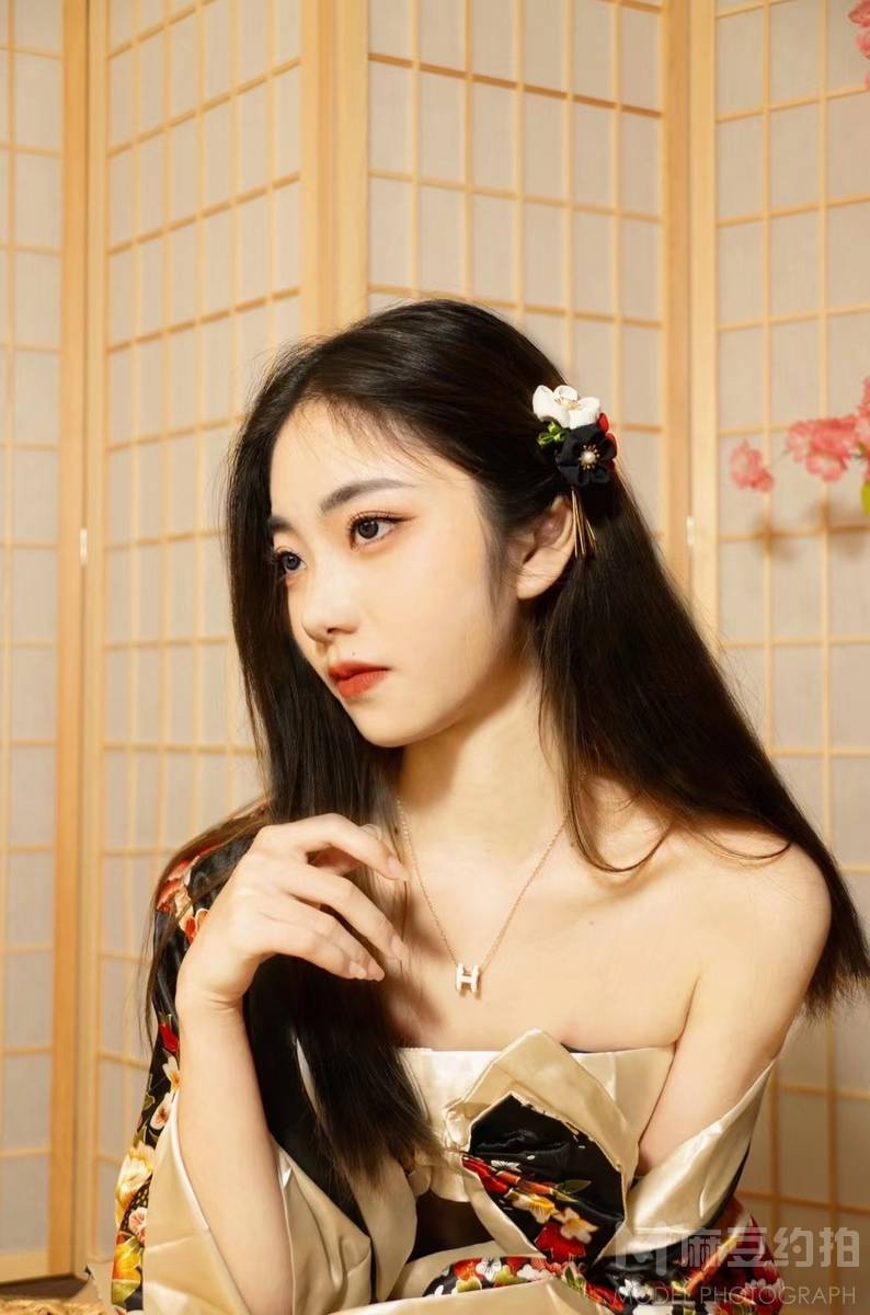 清新模特