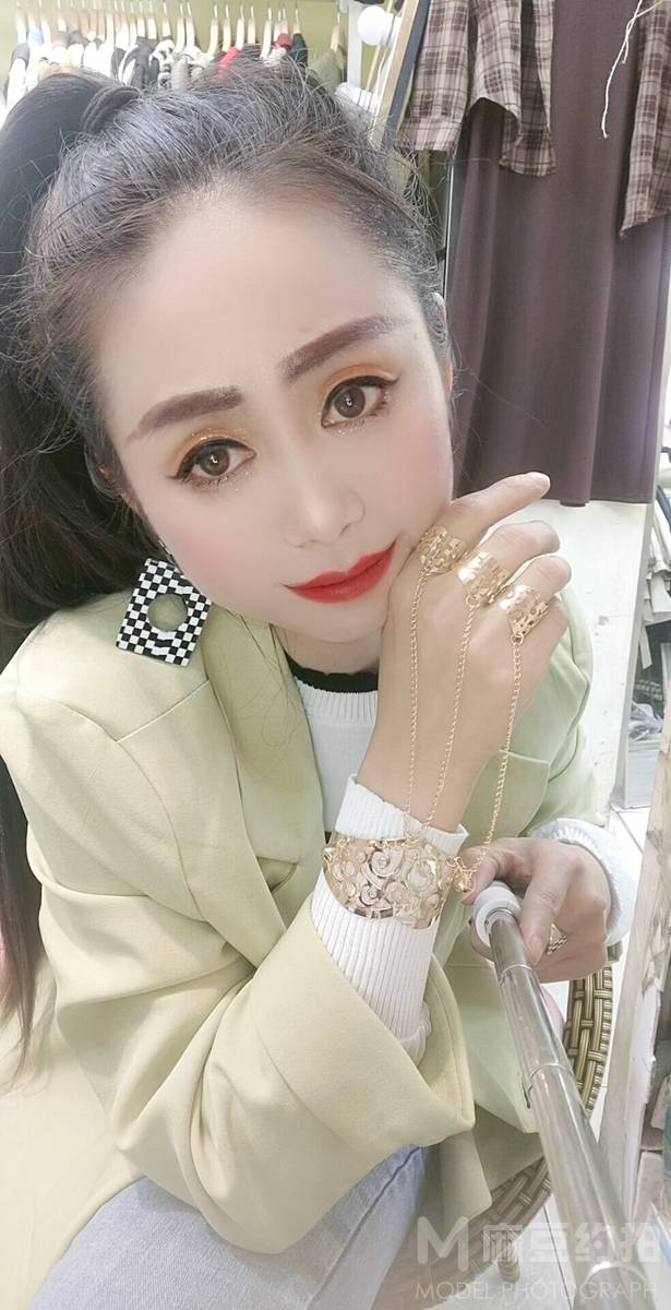 清新模特