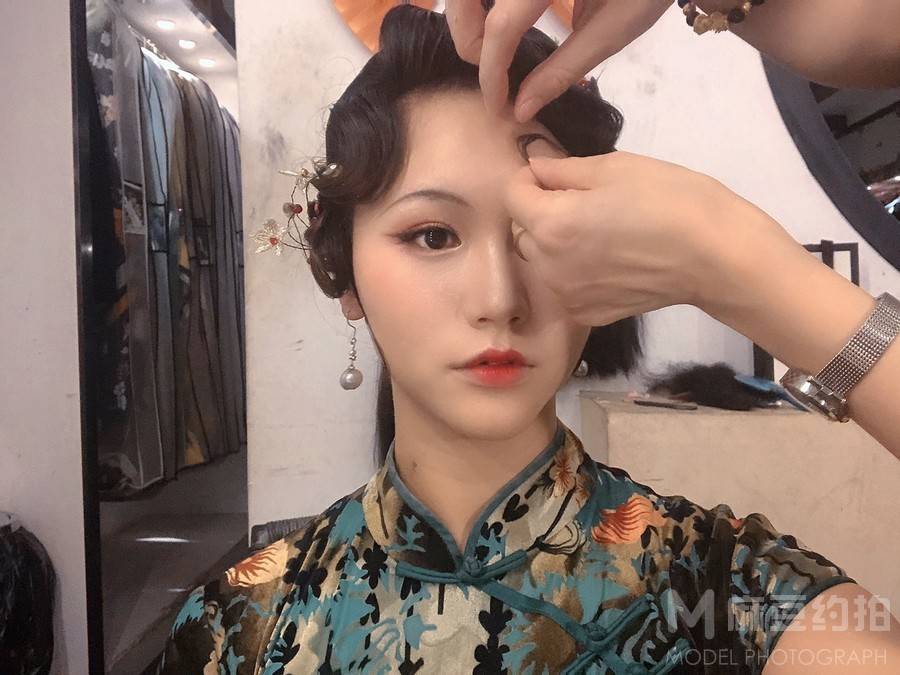 情绪模特