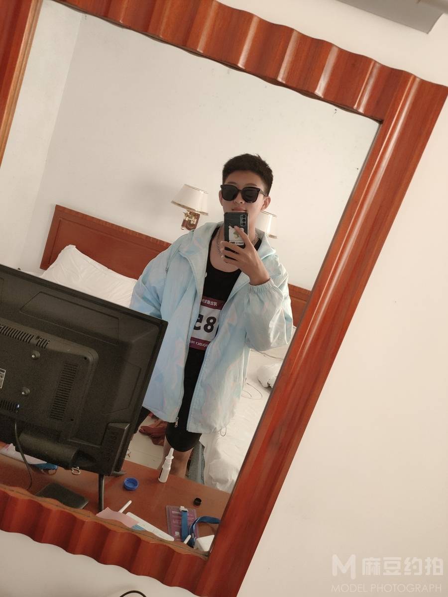 黑白模特