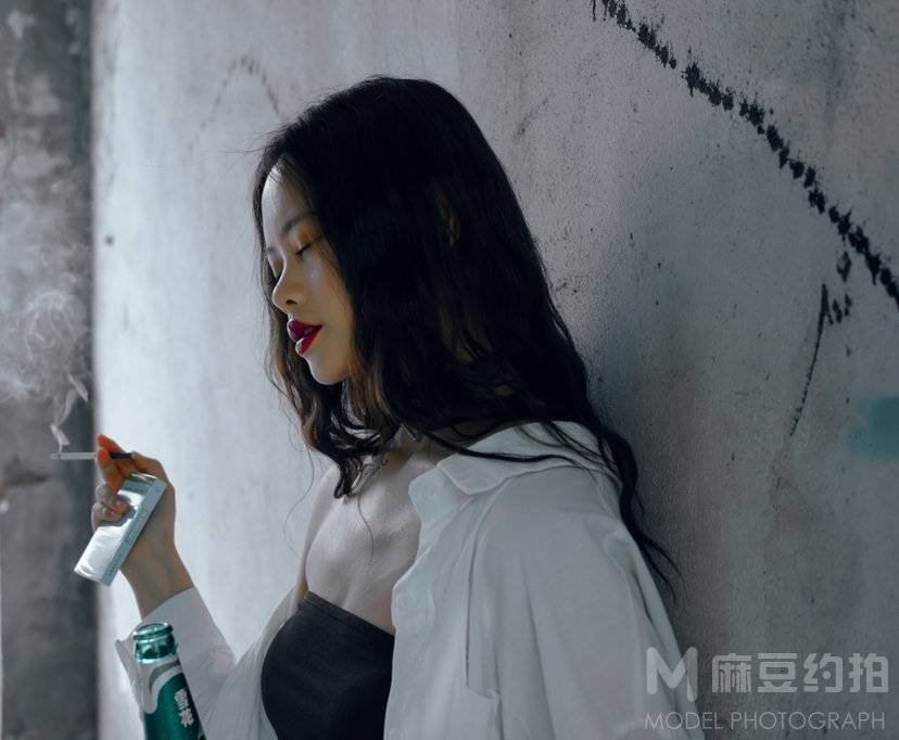 情绪模特