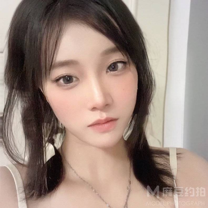 黑白模特