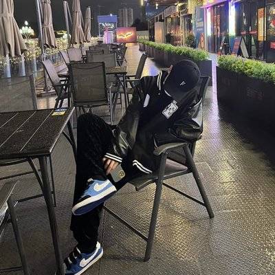 黑白模特