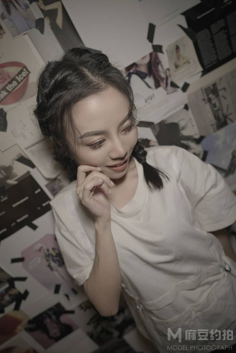 情绪模特