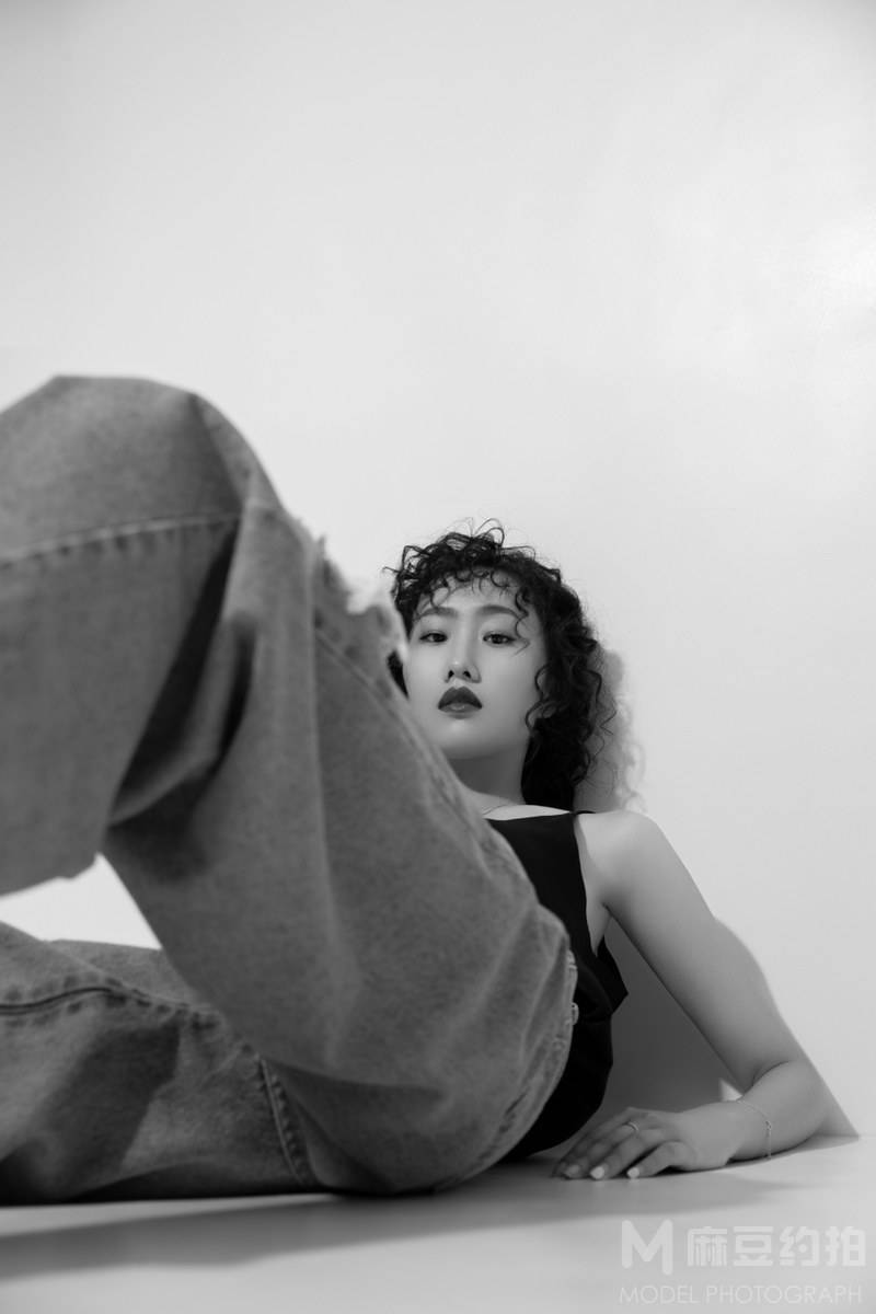 黑白模特
