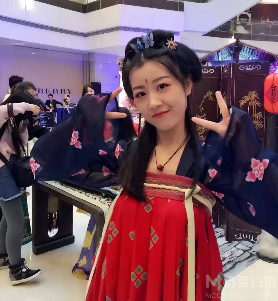 汉服模特