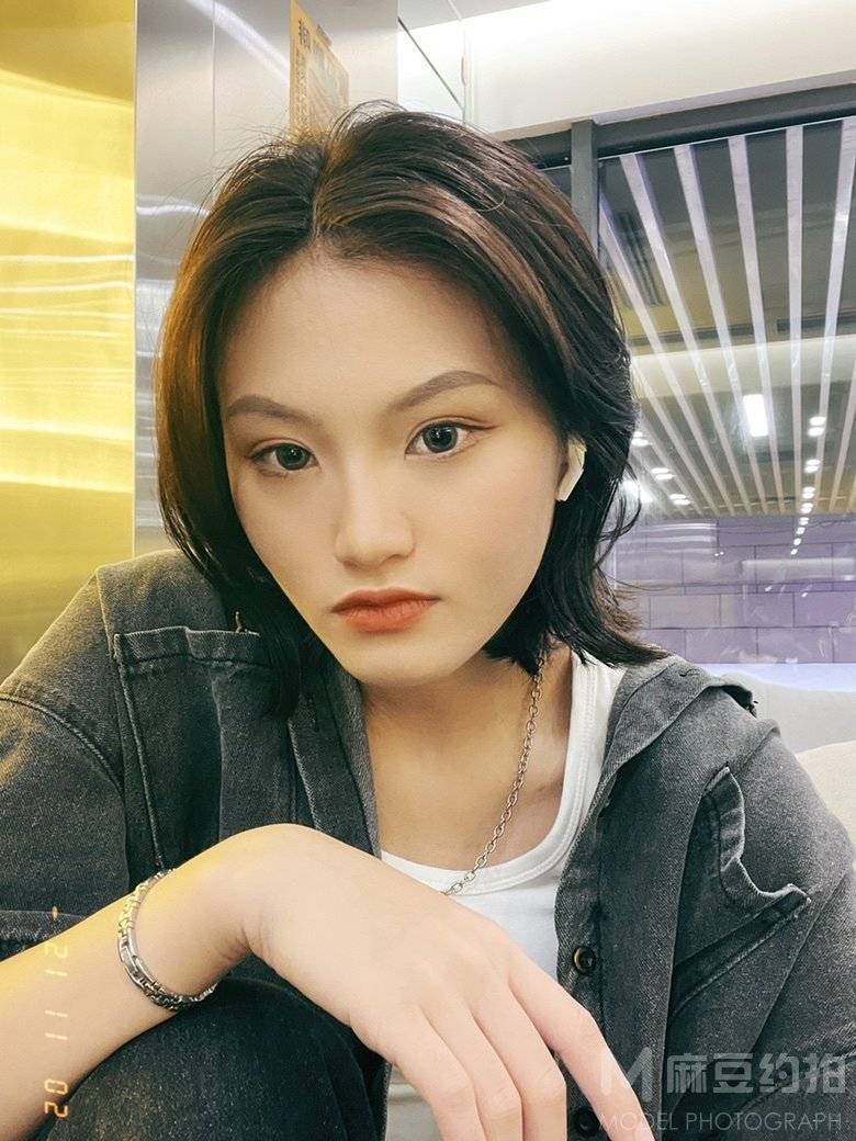 黑白模特
