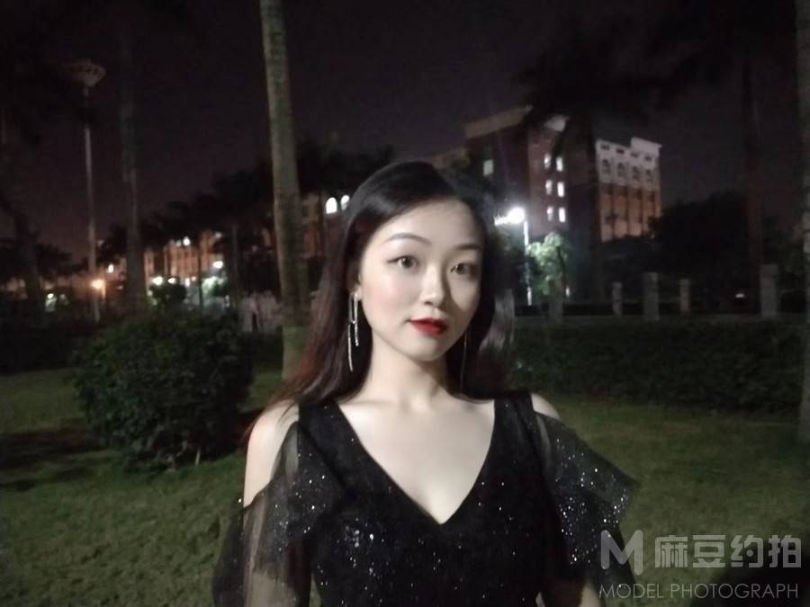 黑白模特