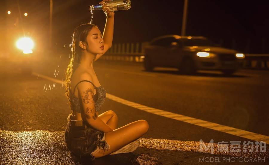 情绪模特