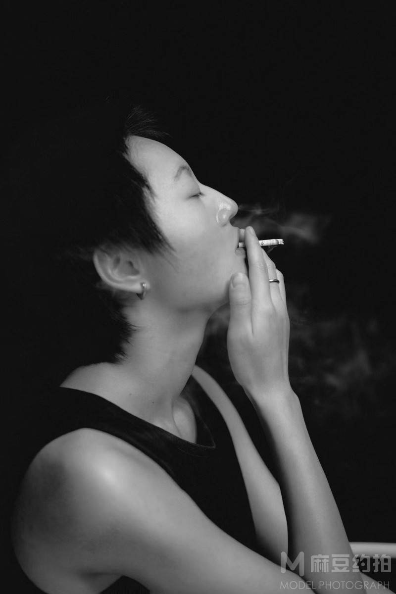 情绪模特