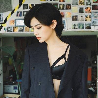 情绪模特