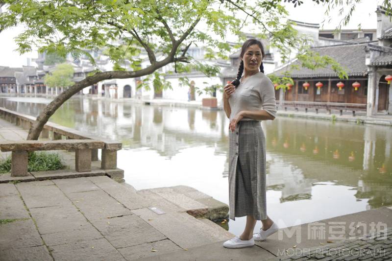 情绪模特