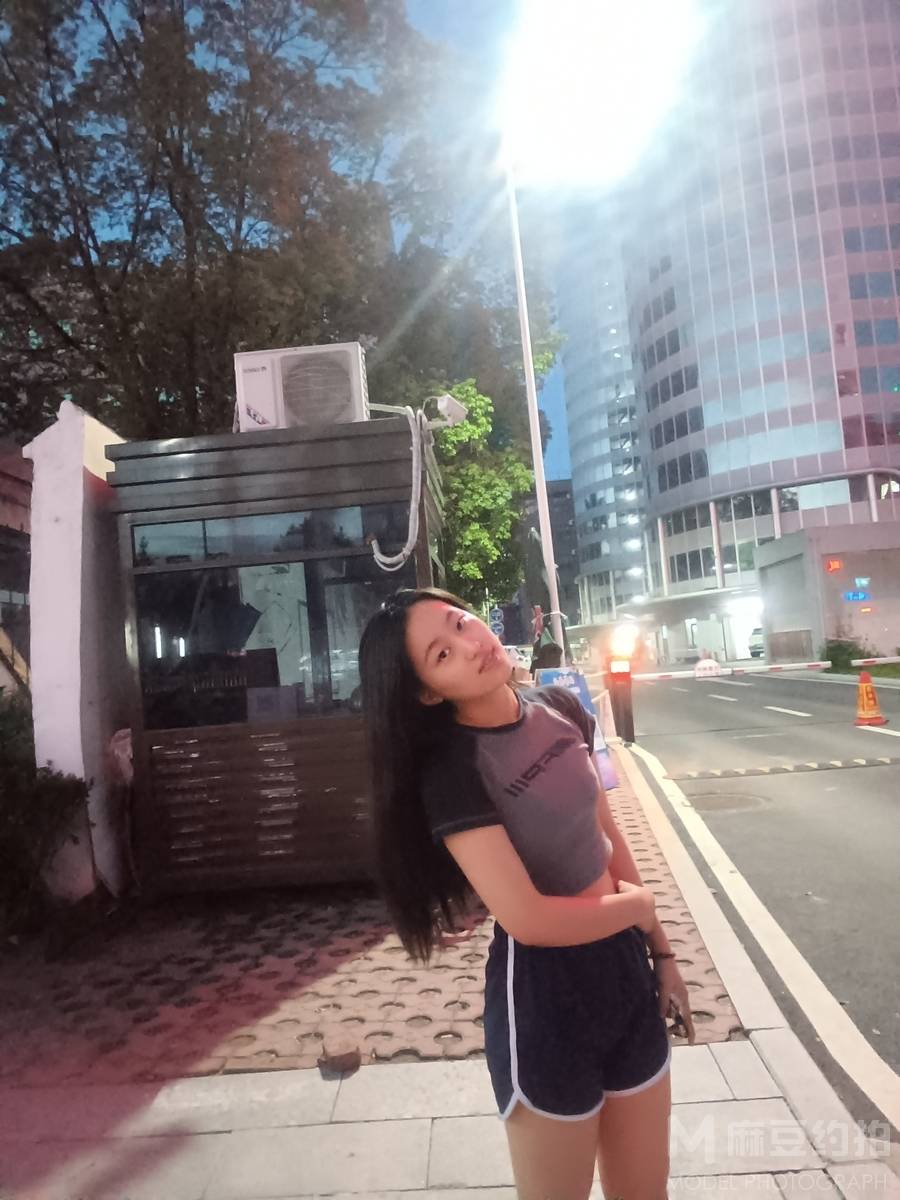 宝丽来模特