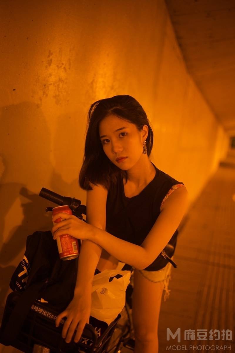 情绪模特