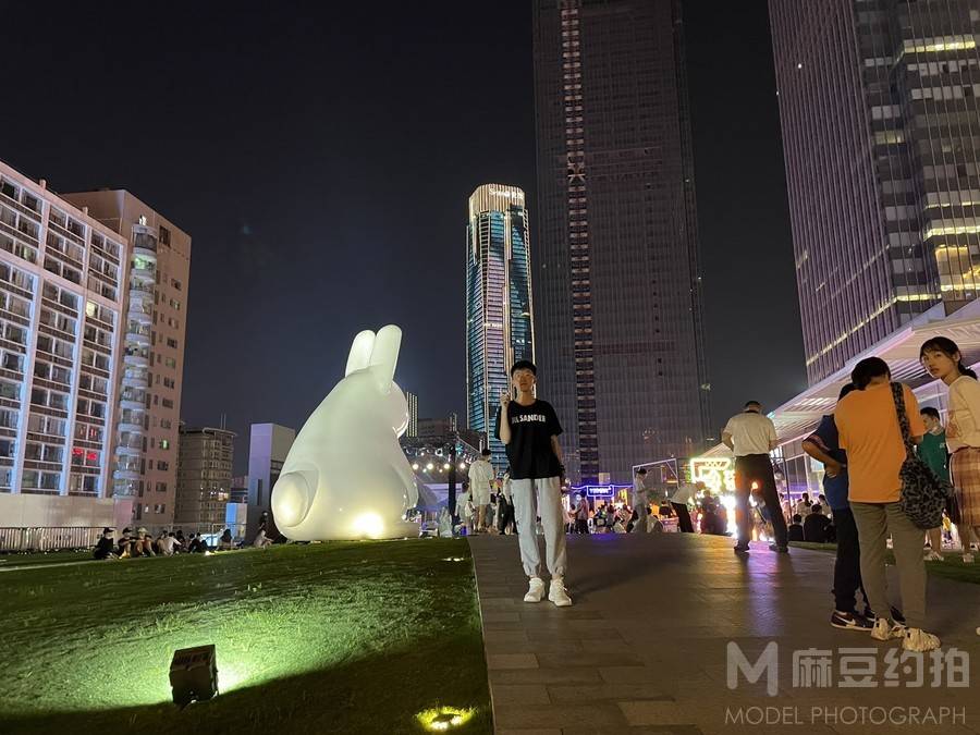 夜景模特