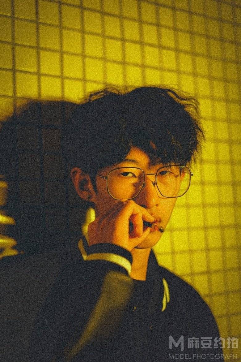 情绪模特
