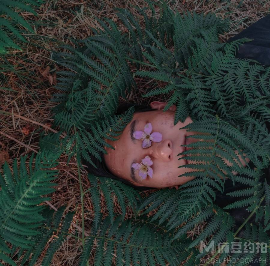 情绪模特