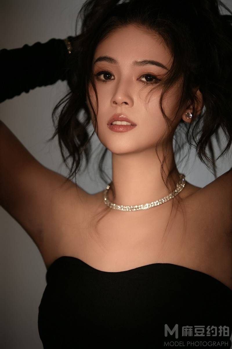 黑白模特