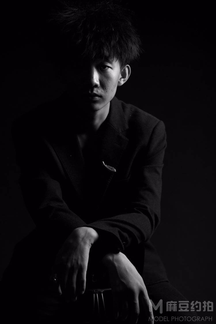 黑白模特