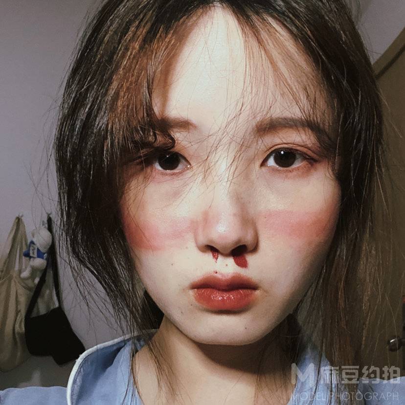 情绪模特