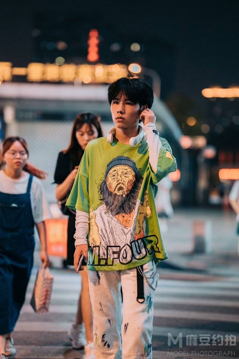 情绪模特