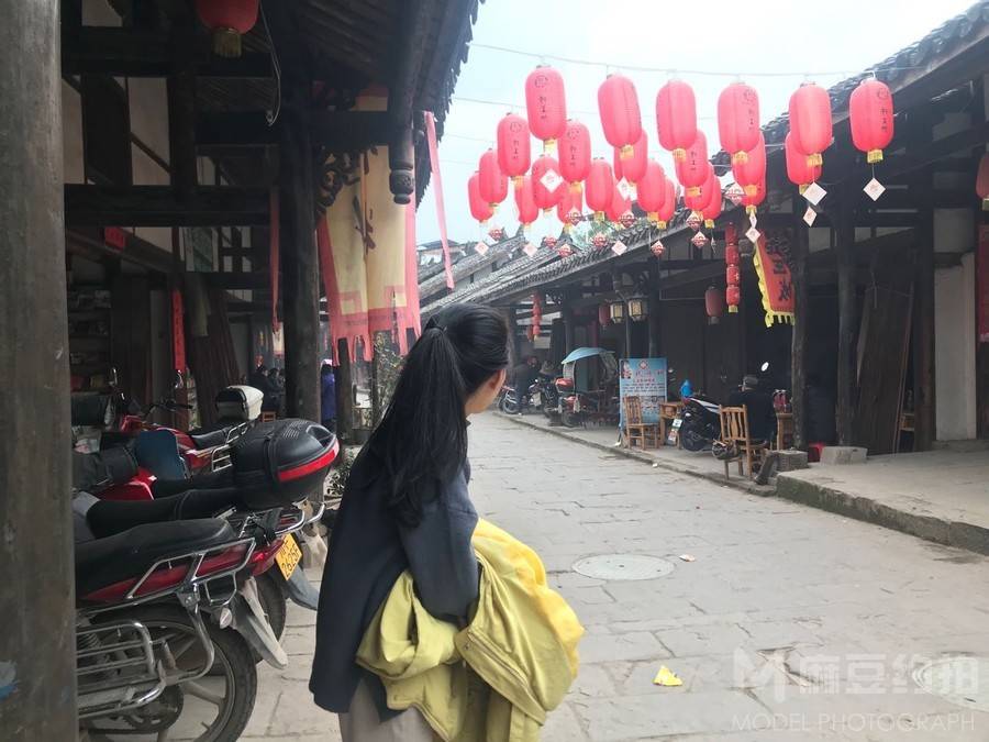 情绪模特