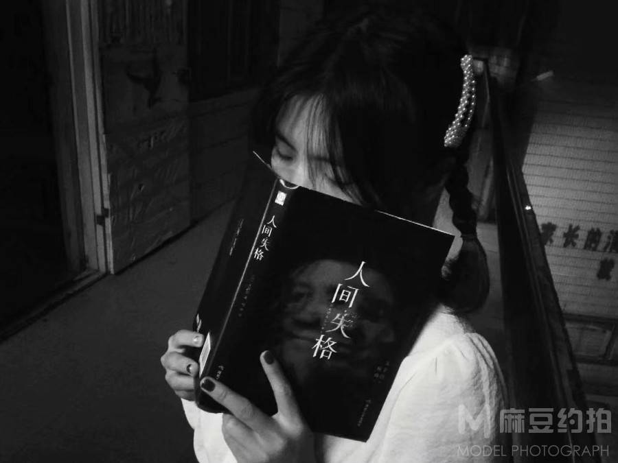 黑白模特