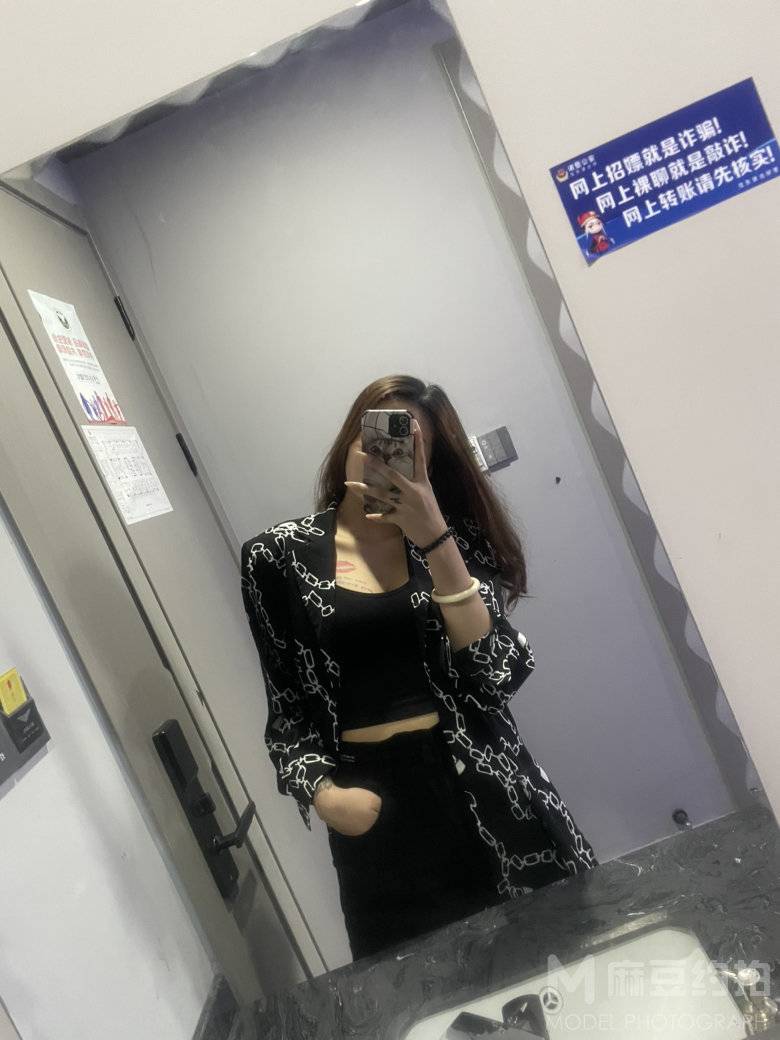 黑白模特