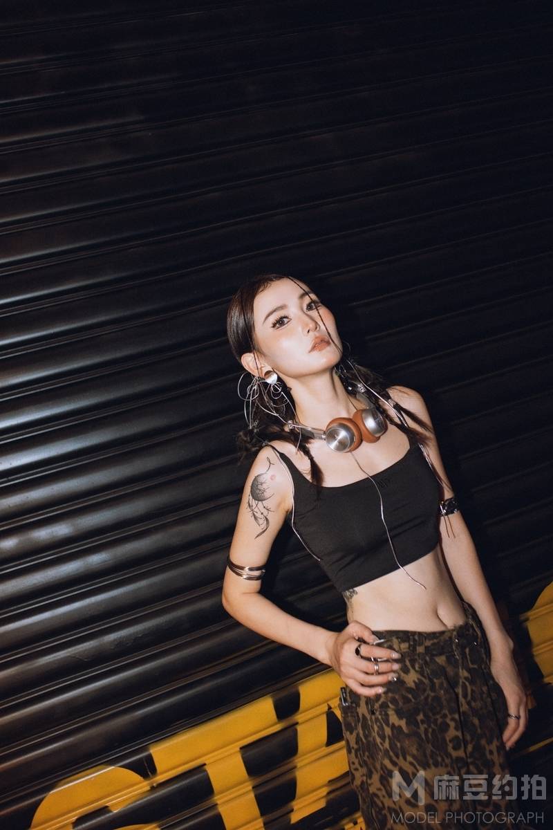 情绪模特
