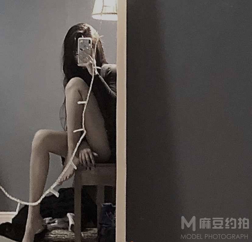 黑白模特
