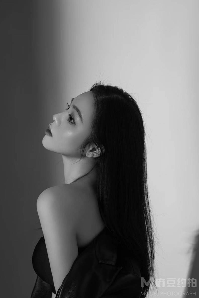 黑白模特