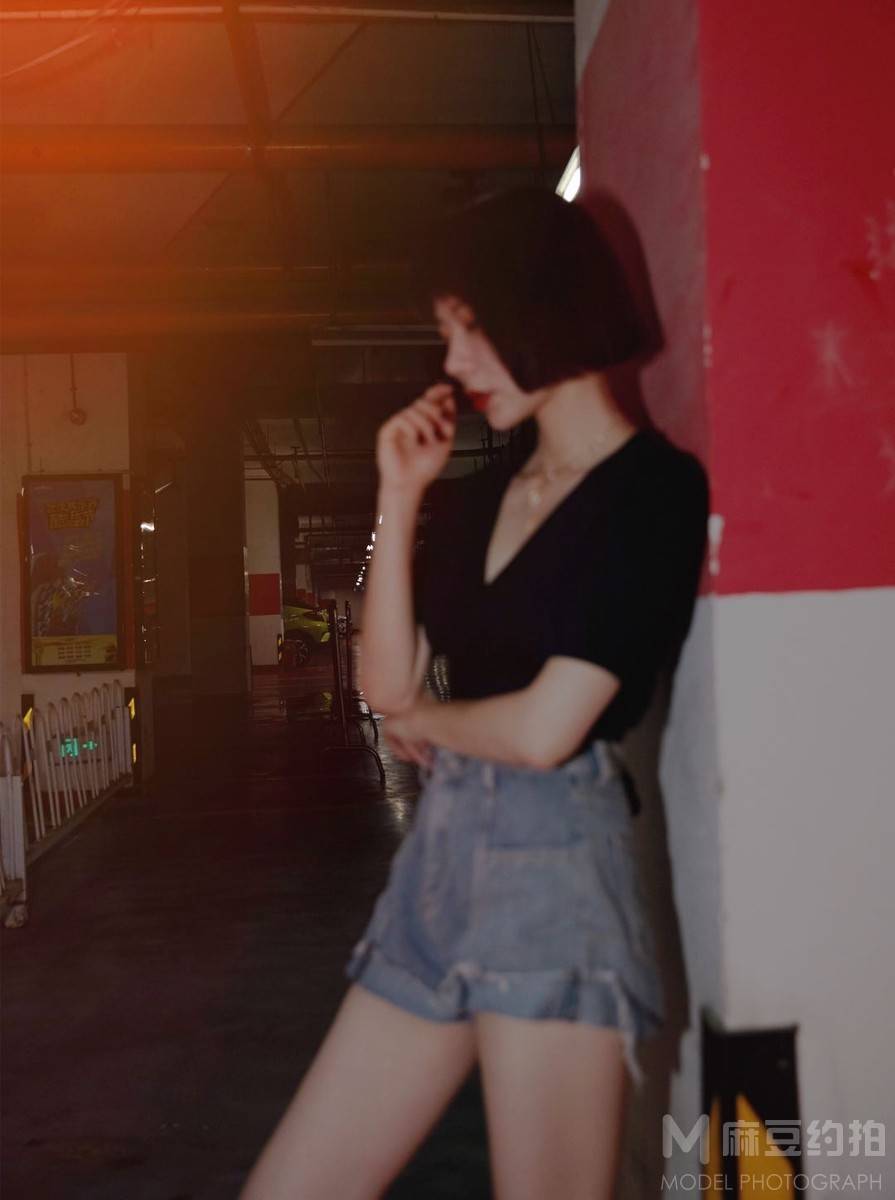 情绪模特