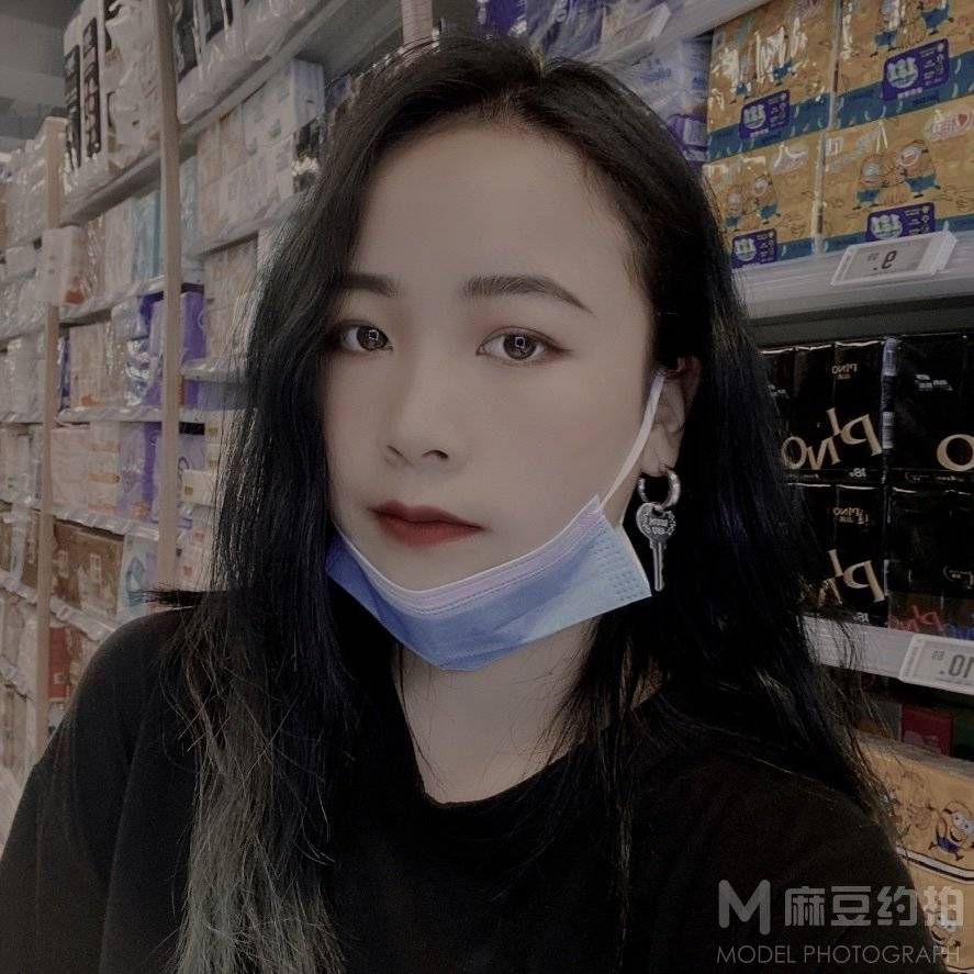 黑白模特