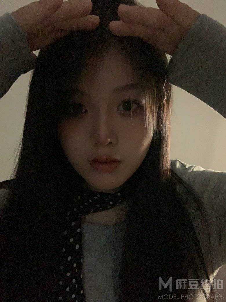 黑白模特
