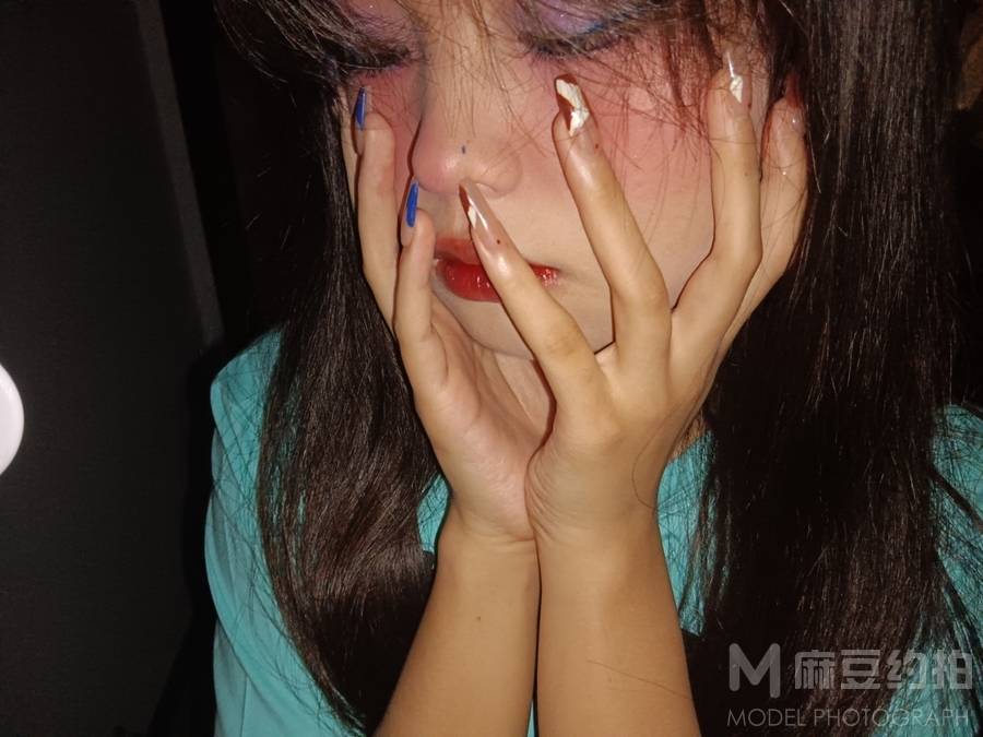 情绪模特