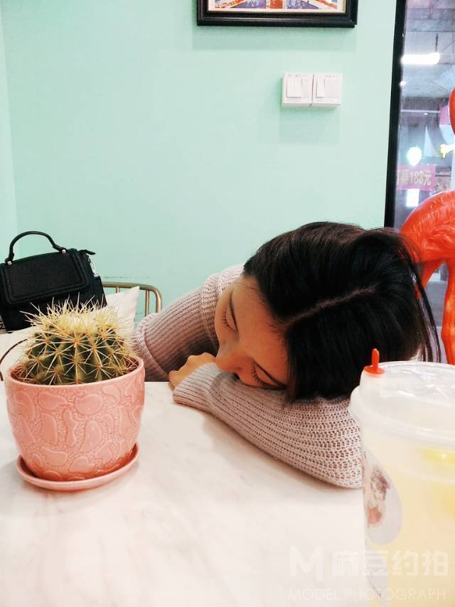 情绪模特