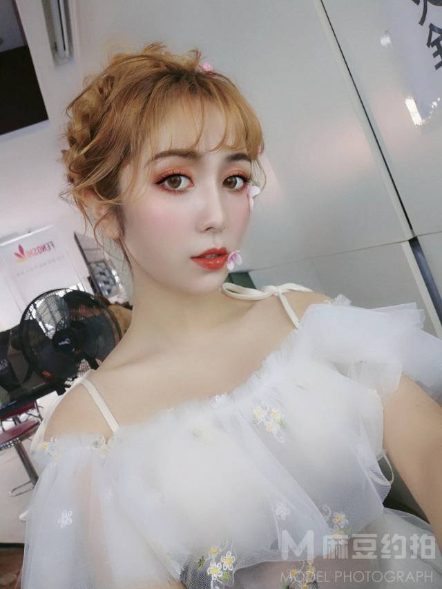 妆容模特