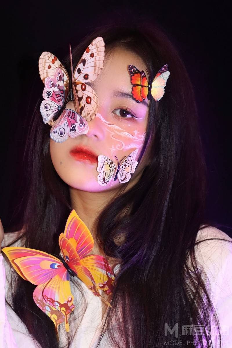情绪模特
