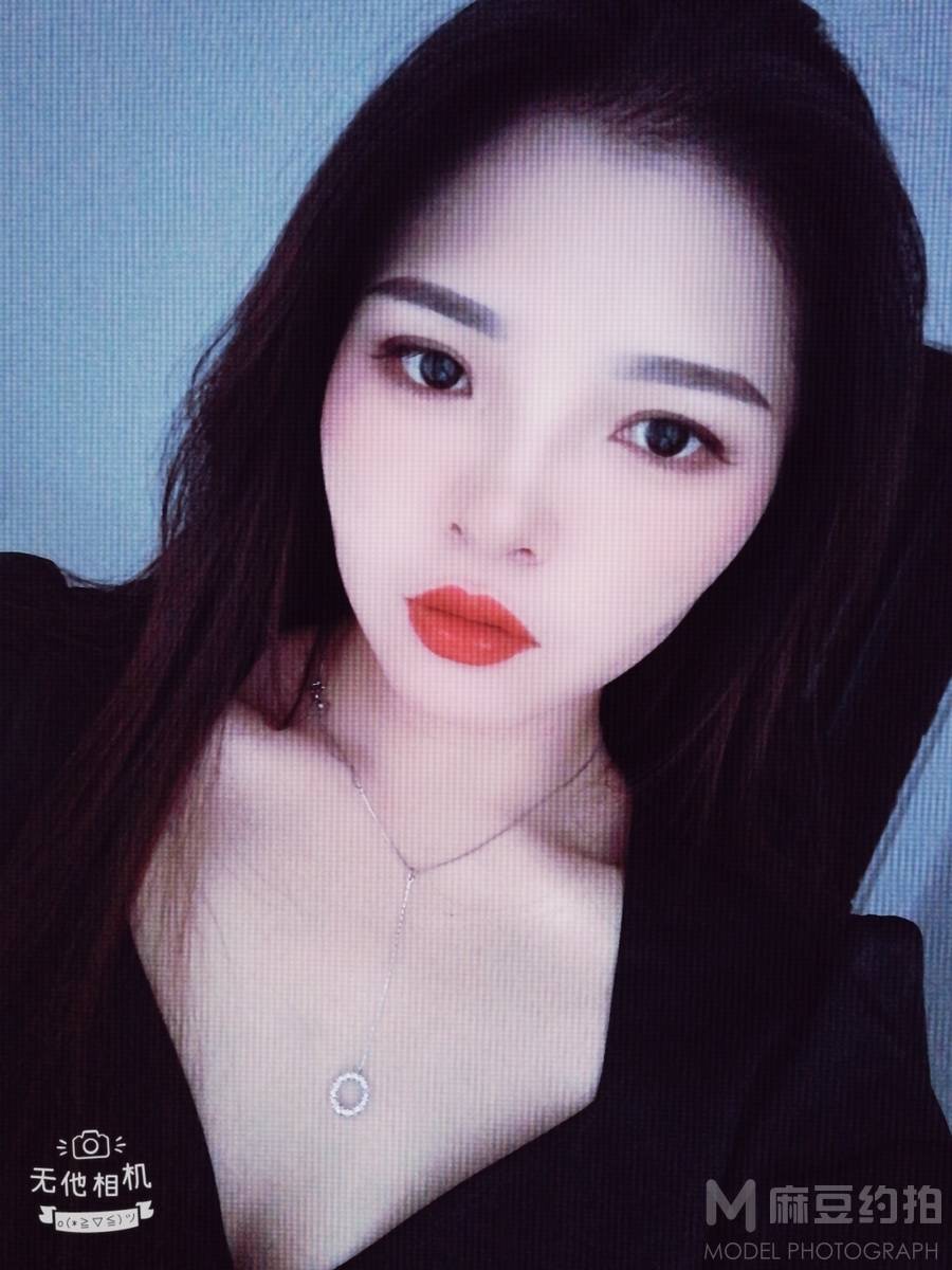 黑白模特
