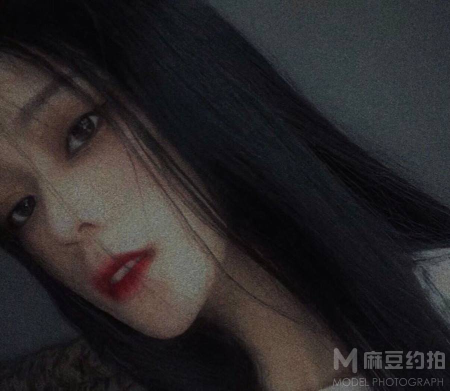 黑白模特