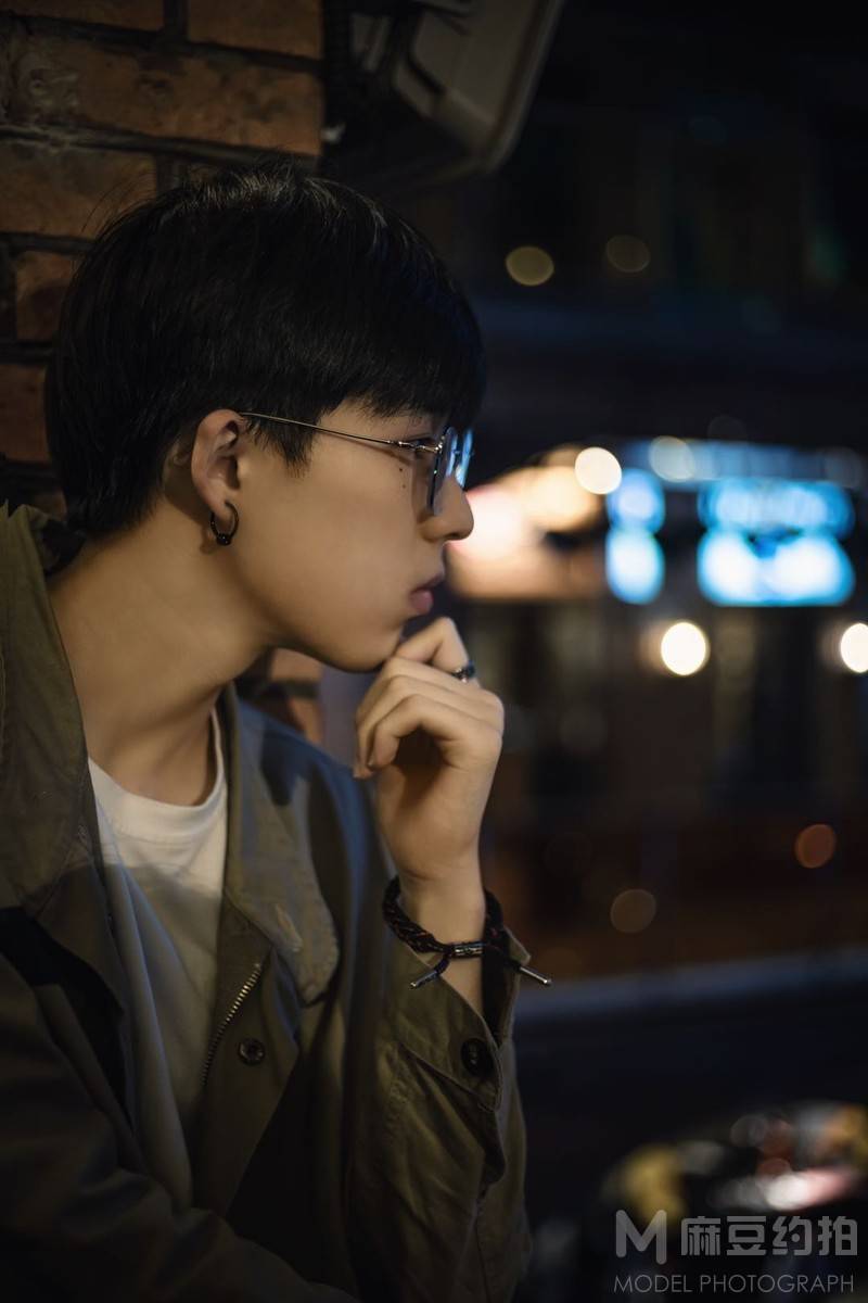 情绪模特