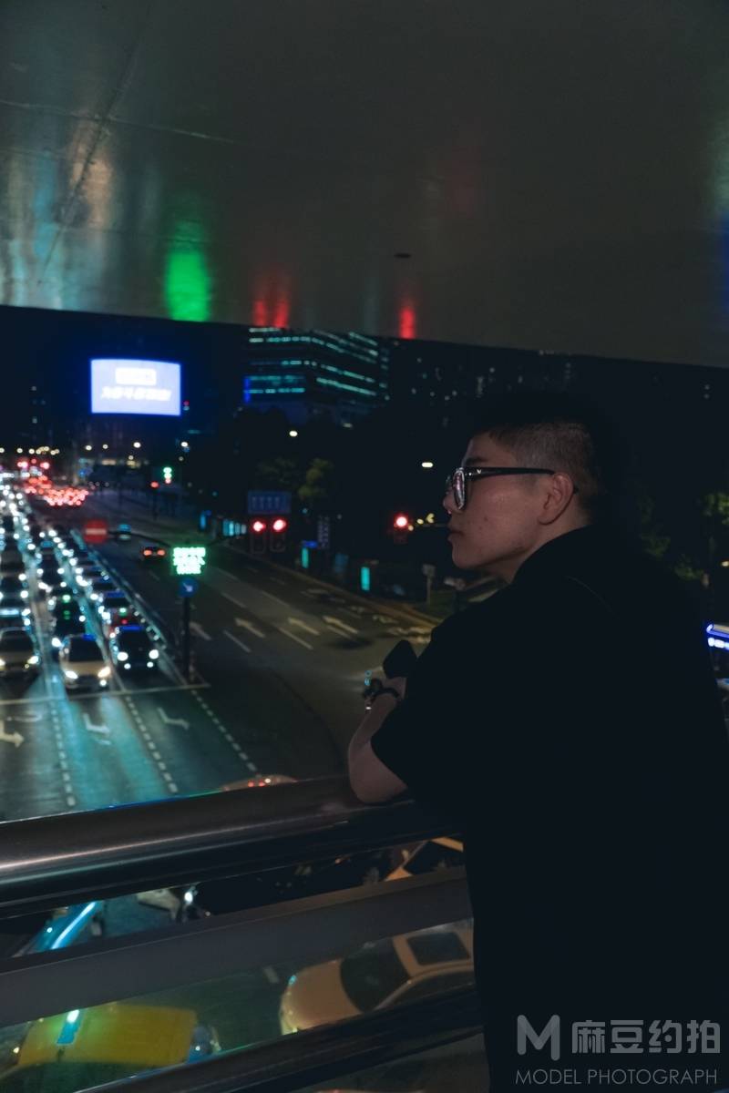 情绪模特