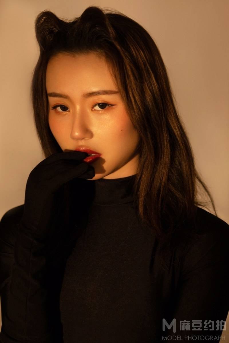 情绪模特